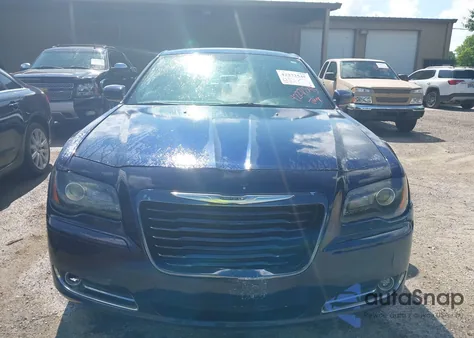 2014 Chrysler 300 300S z USA, uszkodzony, nr VIN 2C3CCABG7EH281483